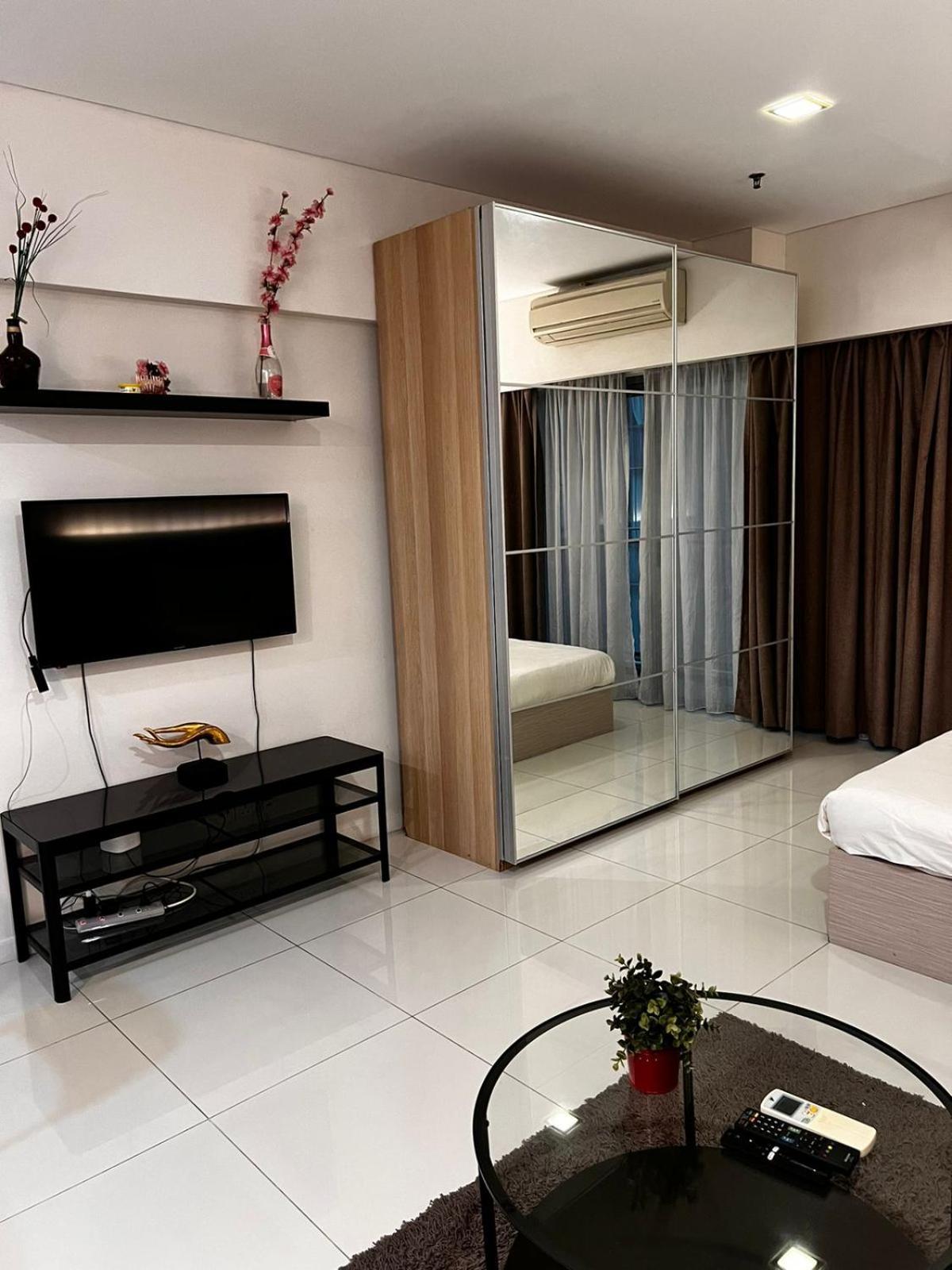 Summer Suites Klcc By Homestay Kuala Lumpur Exterior foto